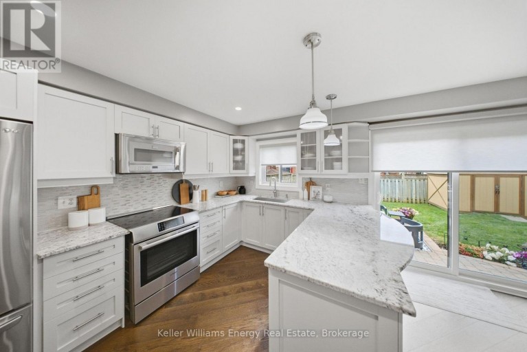 8 HOLLIMAN LANE, Ajax (South East), Ontario, L1Z1K6