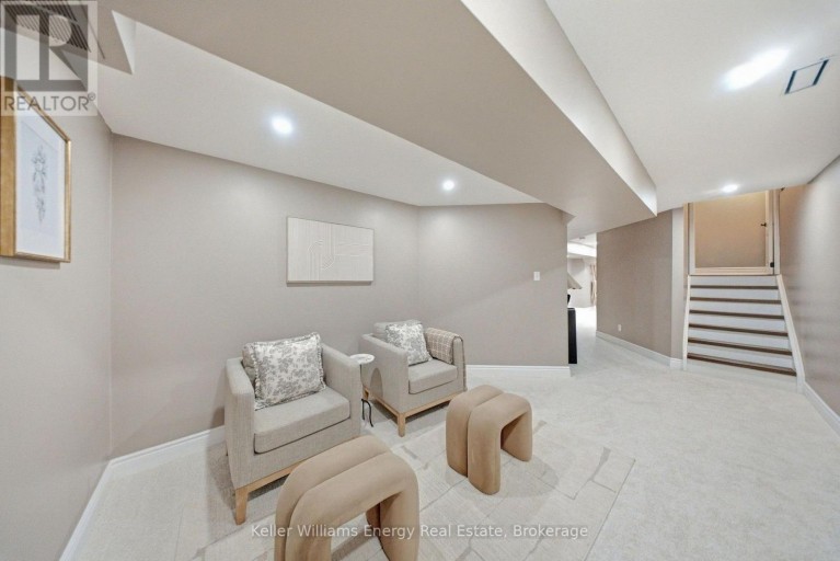 8 HOLLIMAN LANE, Ajax (South East), Ontario, L1Z1K6