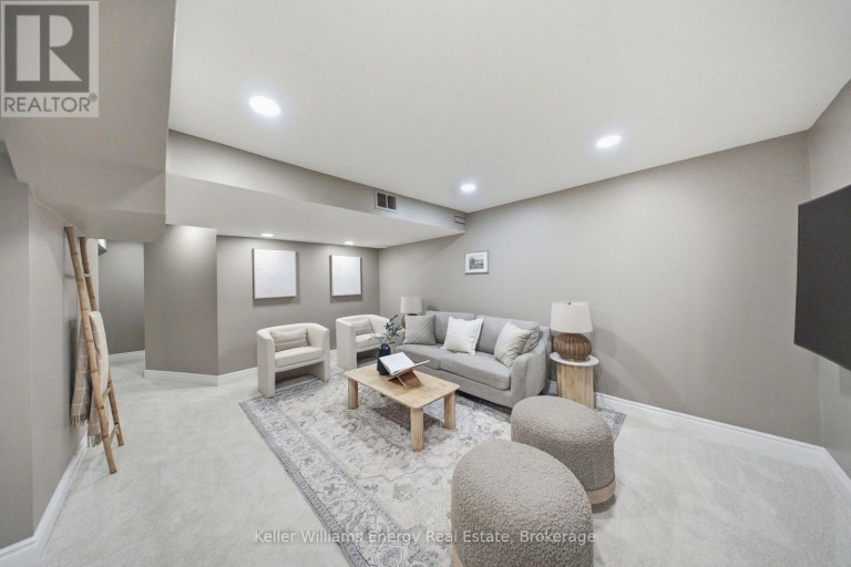 8 HOLLIMAN LANE, Ajax (South East), Ontario, L1Z1K6