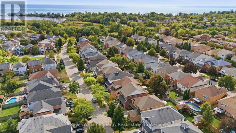 8 HOLLIMAN LANE, Ajax (South East), Ontario, L1Z1K6