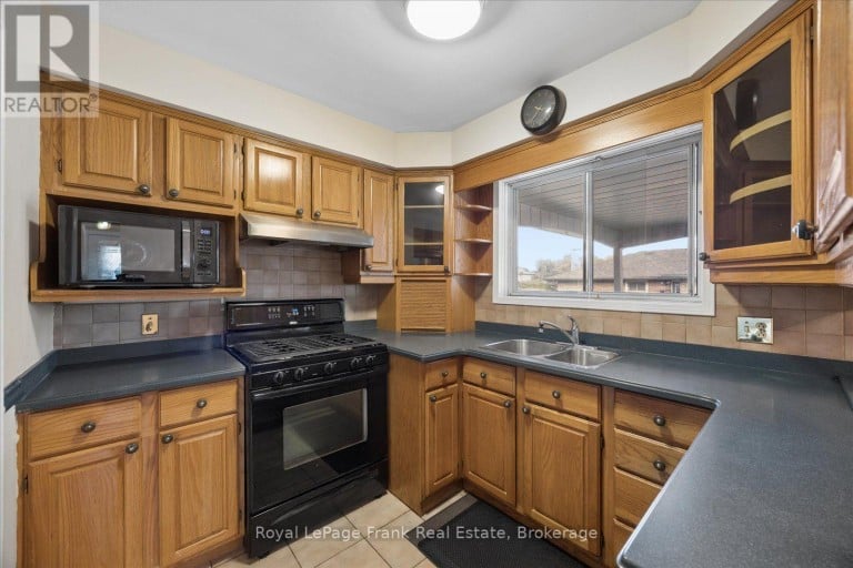 10 SUNICREST BOULEVARD, Clarington (Bowmanville), Ontario, L1C2G7