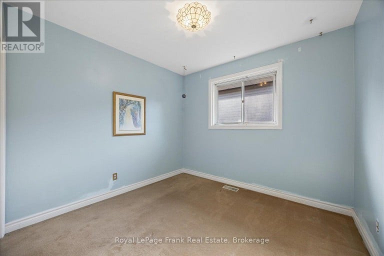 10 SUNICREST BOULEVARD, Clarington (Bowmanville), Ontario, L1C2G7
