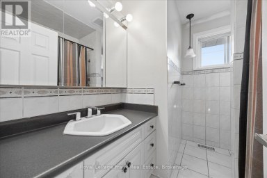 10 SUNICREST BOULEVARD Clarington (Bowmanville) Ontario photo 16