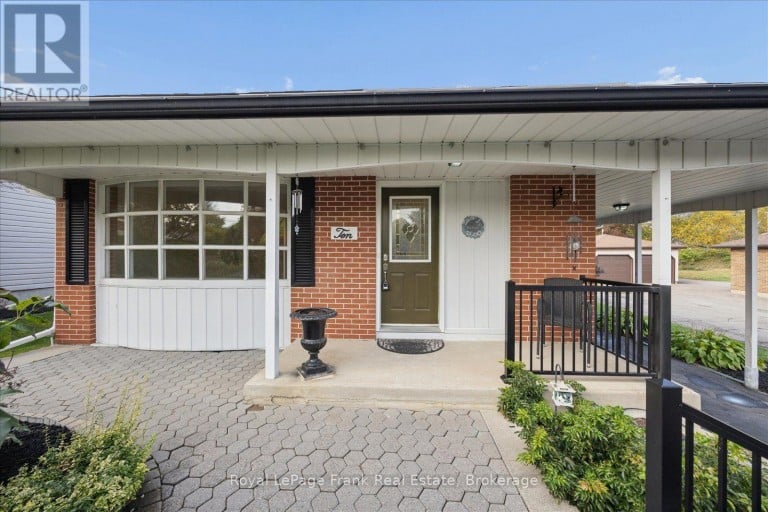 10 SUNICREST BOULEVARD, Clarington (Bowmanville), Ontario, L1C2G7