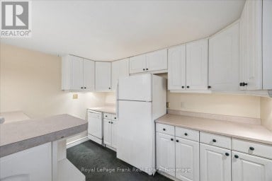 10 SUNICREST BOULEVARD Clarington (Bowmanville) Ontario photo 21