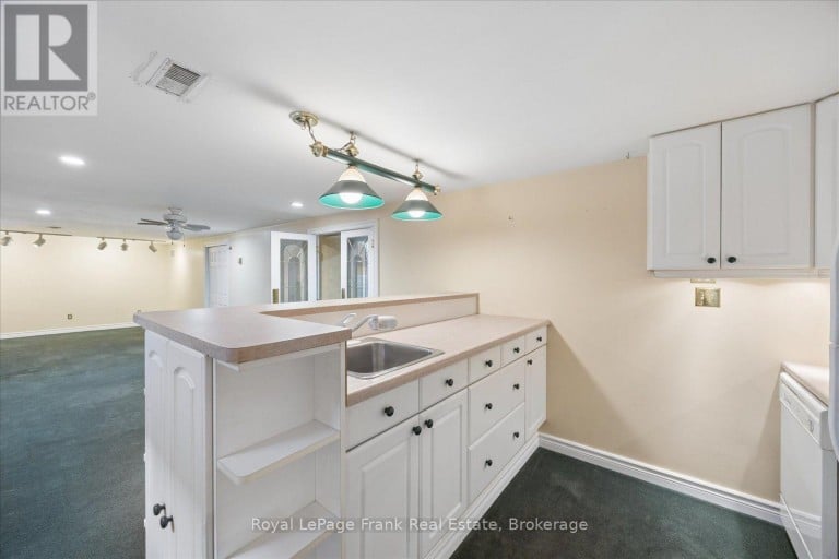10 SUNICREST BOULEVARD, Clarington (Bowmanville), Ontario, L1C2G7