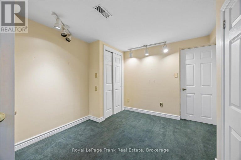 10 SUNICREST BOULEVARD, Clarington (Bowmanville), Ontario, L1C2G7