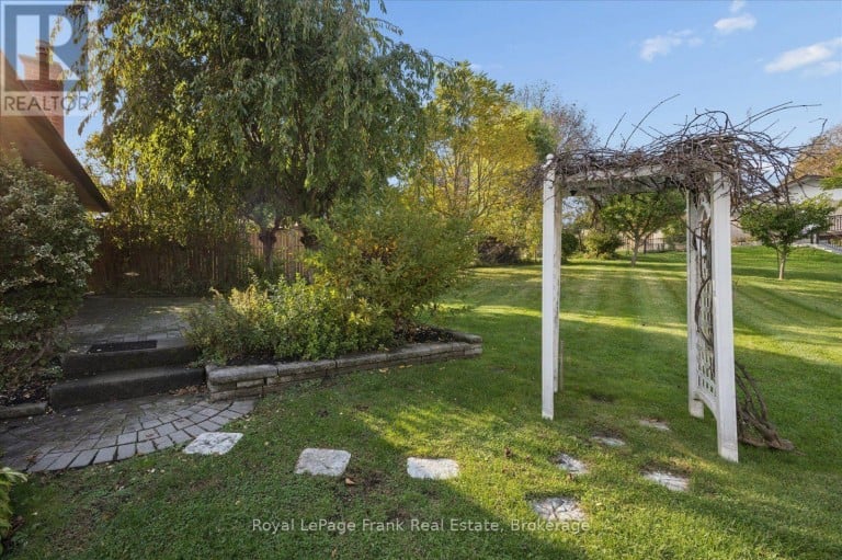 10 SUNICREST BOULEVARD, Clarington (Bowmanville), Ontario, L1C2G7