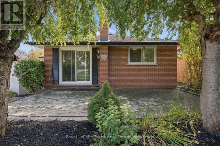 10 SUNICREST BOULEVARD, Clarington (Bowmanville), Ontario, L1C2G7