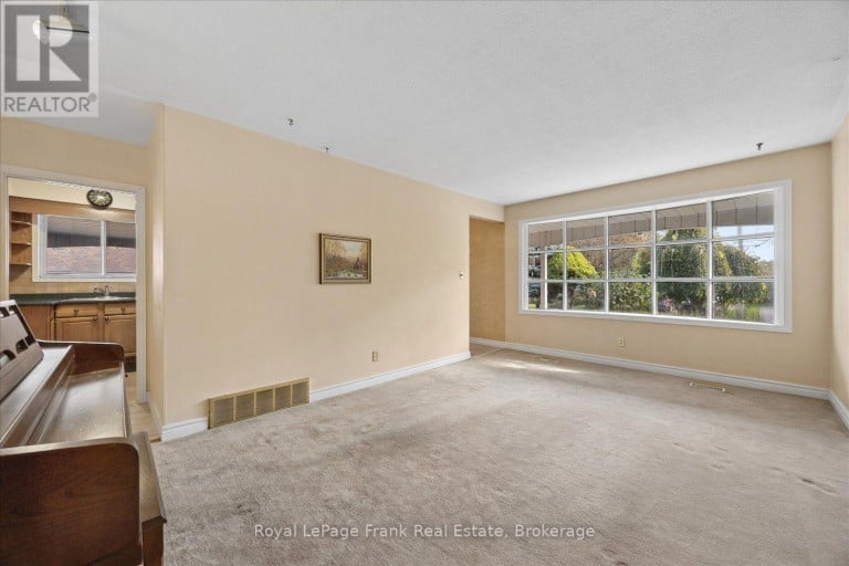 10 SUNICREST BOULEVARD, Clarington (Bowmanville), Ontario, L1C2G7