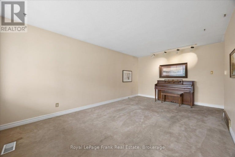 10 SUNICREST BOULEVARD, Clarington (Bowmanville), Ontario, L1C2G7