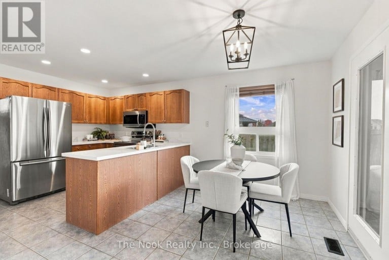 33 LAING COURT, Peterborough (Otonabee Ward 1), Ontario, K9K2N4