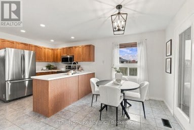 33 LAING COURT Peterborough (Otonabee Ward 1) Ontario photo 14
