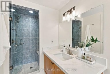 33 LAING COURT Peterborough (Otonabee Ward 1) Ontario photo 36