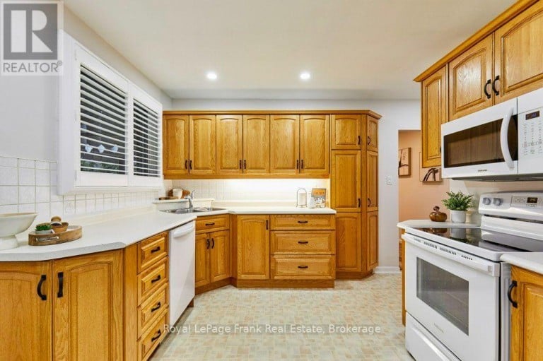 15111 SIMCOE STREET, Scugog (Port Perry), Ontario, L9L1J5