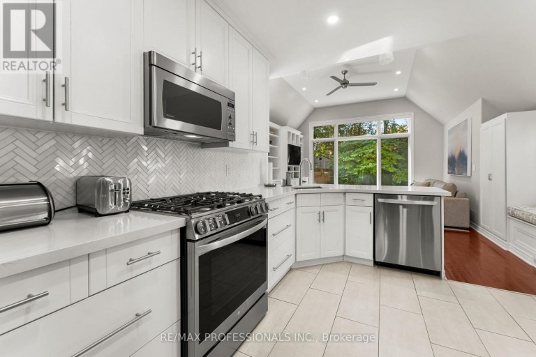 84 HUMBERVALE BOULEVARD, Toronto (Stonegate-Queensway), Ontario, M8Y3P4