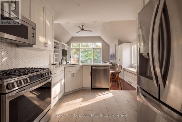 84 HUMBERVALE BOULEVARD, Toronto (Stonegate-Queensway), Ontario, M8Y3P4