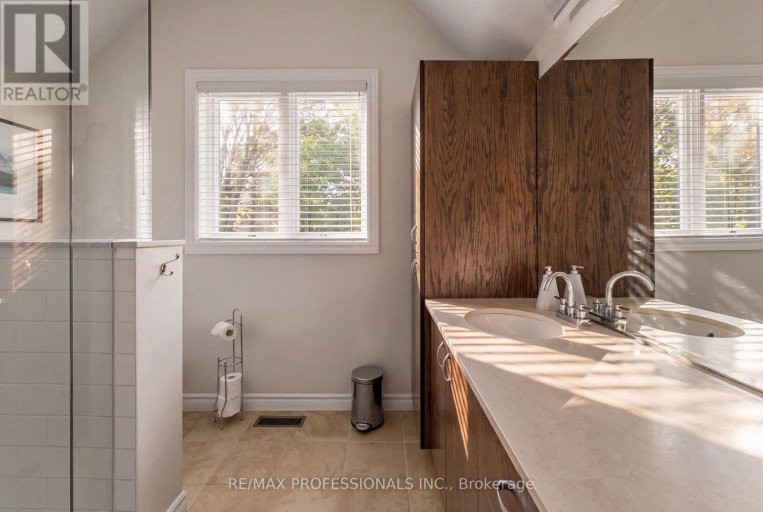 84 HUMBERVALE BOULEVARD, Toronto (Stonegate-Queensway), Ontario, M8Y3P4