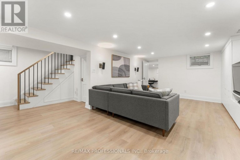 84 HUMBERVALE BOULEVARD, Toronto (Stonegate-Queensway), Ontario, M8Y3P4