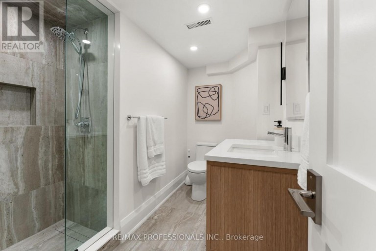 84 HUMBERVALE BOULEVARD, Toronto (Stonegate-Queensway), Ontario, M8Y3P4
