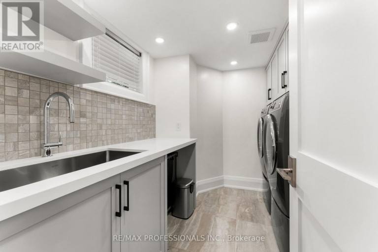 84 HUMBERVALE BOULEVARD, Toronto (Stonegate-Queensway), Ontario, M8Y3P4
