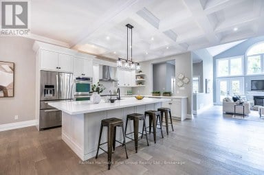 15 SHEPHERD ROAD Whitby Ontario photo 4