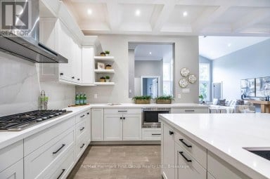 15 SHEPHERD ROAD Whitby Ontario photo 7