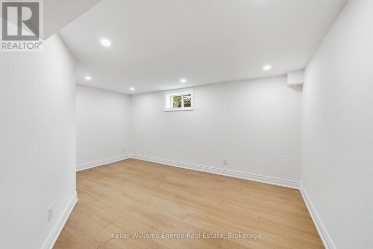 54 EASTLAWN STREET, Oshawa (Donevan), Ontario, L1H7J8