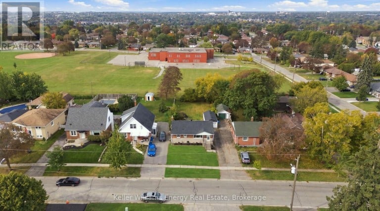 54 EASTLAWN STREET, Oshawa (Donevan), Ontario, L1H7J8