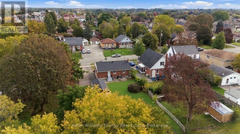 54 EASTLAWN STREET, Oshawa (Donevan), Ontario, L1H7J8