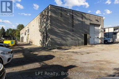 2 - 7 HARLECH COURT Markham (Aileen-Willowbrook) Ontario photo 1