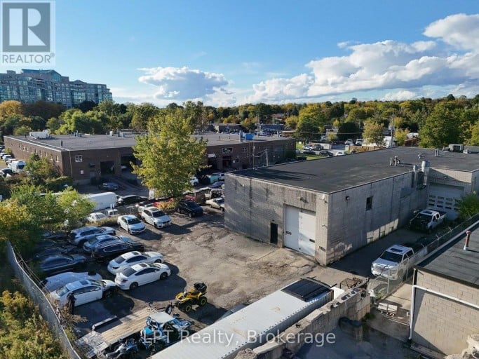 2 - 7 HARLECH COURT, Markham (Aileen-Willowbrook), Ontario, L3T6L5