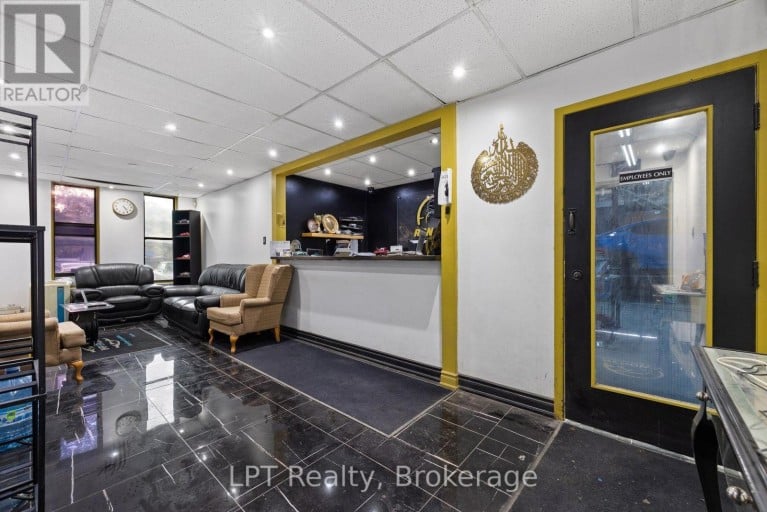2 - 7 HARLECH COURT, Markham (Aileen-Willowbrook), Ontario, L3T6L5