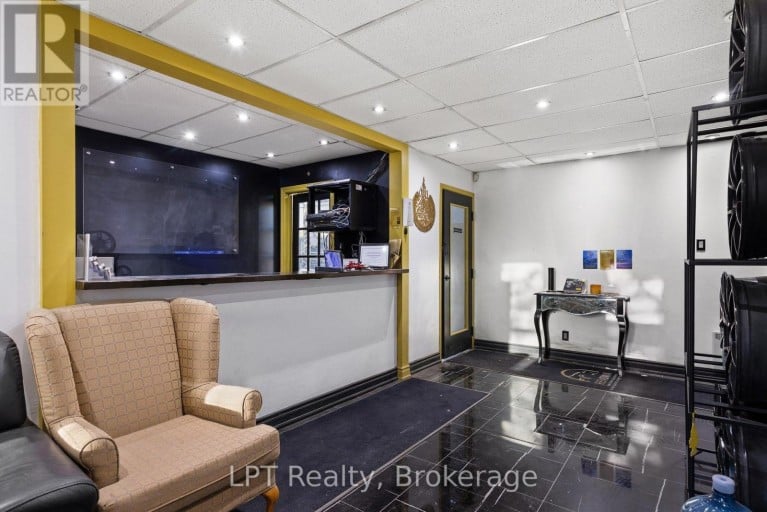 2 - 7 HARLECH COURT, Markham (Aileen-Willowbrook), Ontario, L3T6L5