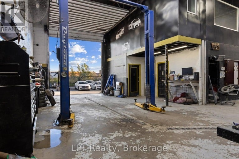2 - 7 HARLECH COURT, Markham (Aileen-Willowbrook), Ontario, L3T6L5
