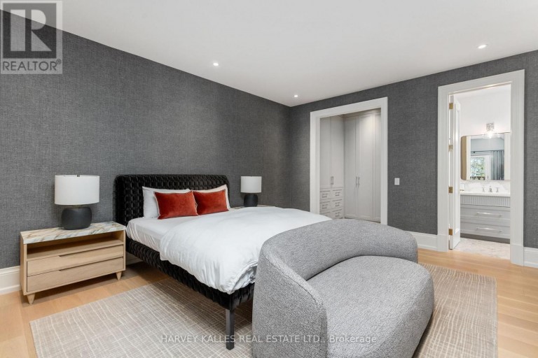 221 FOREST HILL ROAD, Toronto (Forest Hill South), Ontario, M5P2N3