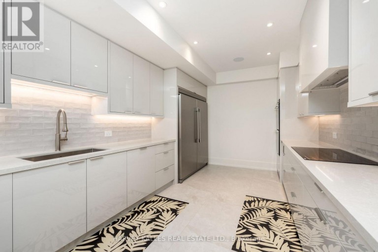 221 FOREST HILL ROAD, Toronto (Forest Hill South), Ontario, M5P2N3