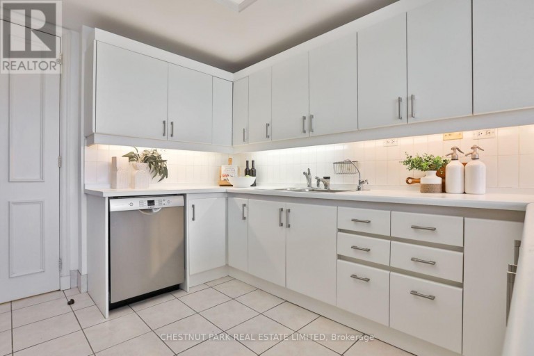 805 - 70 ROSEHILL AVENUE, Toronto (Rosedale-Moore Park), Ontario, M4T2W7