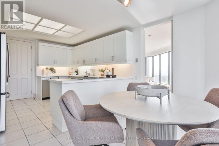 805 - 70 ROSEHILL AVENUE, Toronto (Rosedale-Moore Park), Ontario, M4T2W7