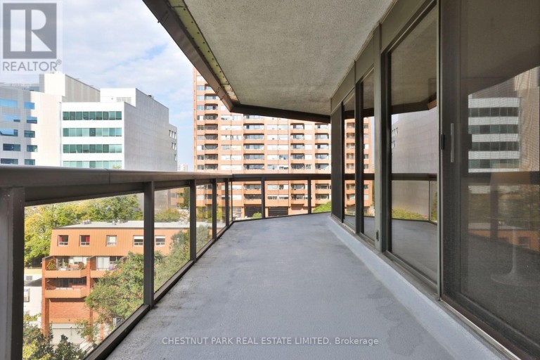 805 - 70 ROSEHILL AVENUE, Toronto (Rosedale-Moore Park), Ontario, M4T2W7