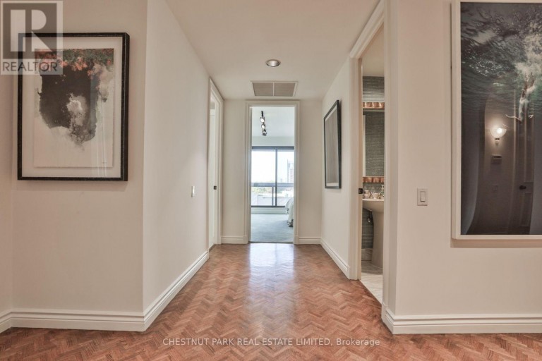 805 - 70 ROSEHILL AVENUE, Toronto (Rosedale-Moore Park), Ontario, M4T2W7