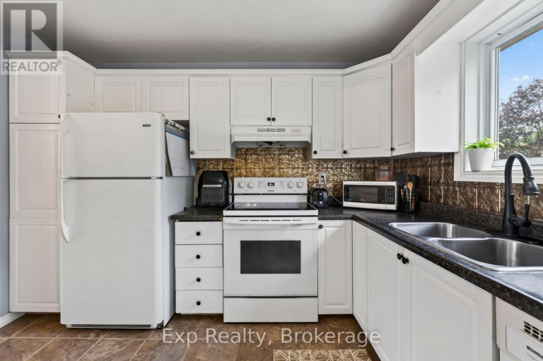 4 HARBOURVIEW CRESCENT, Prince Edward County (Wellington Ward), Ontario, K0K3L0