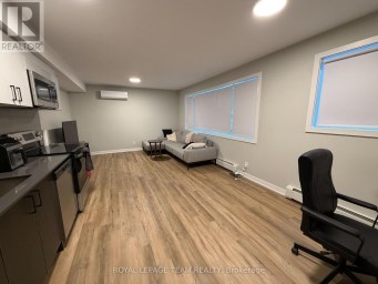 B06 - 1305 SUMMERVILLE AVENUE Ottawa Ontario photo 2