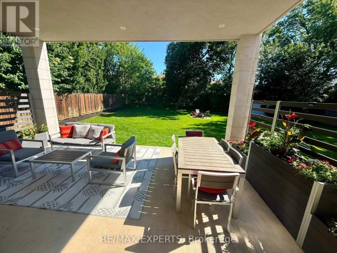 1527 GLENHILL CRESCENT, Mississauga (Lorne Park), Ontario, L5H3C4