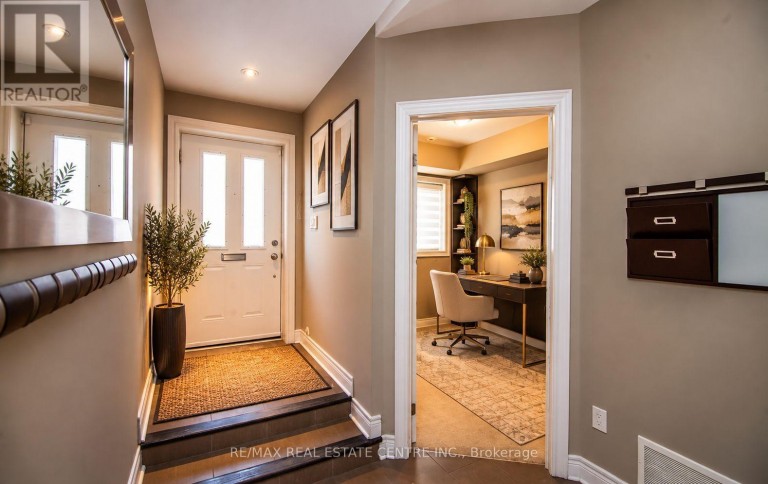30 CORMIER HEIGHTS, Toronto (Mimico), Ontario, M8Z0B5