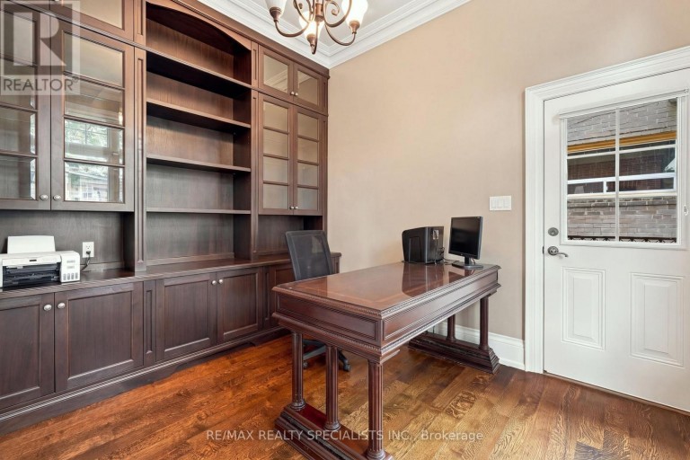 53 CUMBERLAND DRIVE, Mississauga (Port Credit), Ontario, L5G3N1