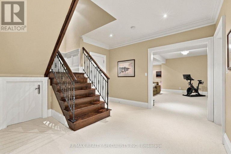 53 CUMBERLAND DRIVE, Mississauga (Port Credit), Ontario, L5G3N1