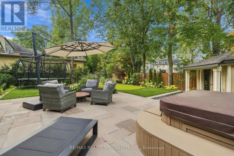 53 CUMBERLAND DRIVE, Mississauga (Port Credit), Ontario, L5G3N1