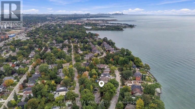 53 CUMBERLAND DRIVE, Mississauga (Port Credit), Ontario, L5G3N1