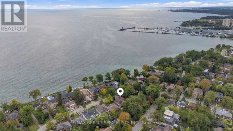 53 CUMBERLAND DRIVE, Mississauga (Port Credit), Ontario, L5G3N1